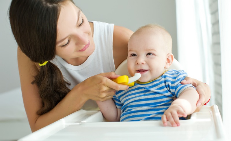 Bebek Diş Fırçalaması Ne Zaman Başlamalıdır?