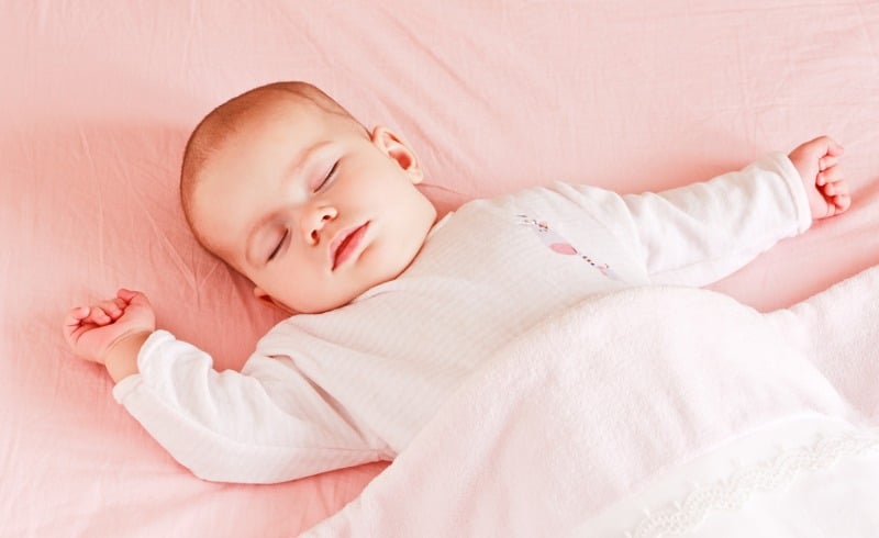Bebekler Ne Zaman Battaniye ile Uyuyabilir?